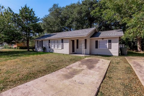 Photo of 1528 Avenue P, Huntsville, TX 77340 (MLS # 71048152)