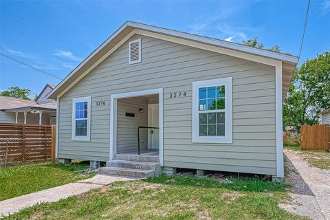 Photo of 3274 Reeves Street #B, Houston, TX 77004 (MLS # 73172789)