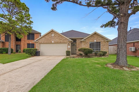 Homes For Sale - 300 Spencer Landing<br/> La Porte, TX 77571