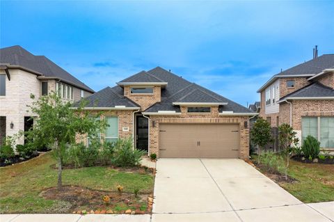 Photo of 31410 Golden Cliffs Lane Ln, Fulshear, TX 77441 (MLS # 39178097)