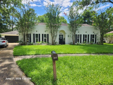 Homes For Sale - 244 Palm Aire Drive<br/> Friendswood, TX 77546