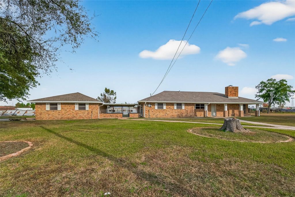 Photo of 10645 Oak Brook Dr Dr, Houston, TX 77013 (MLS # 88346804)