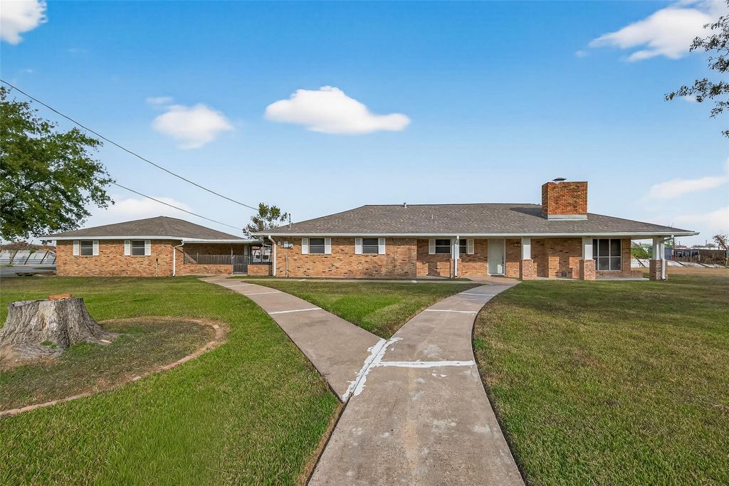 Photo of 10645 Oak Brook Dr Dr, Houston, TX 77013 (MLS # 88346804)