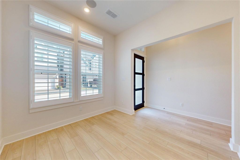 Photo of 3113 Somerset Levens Lane, Houston, TX 77055 (MLS # 88191649)