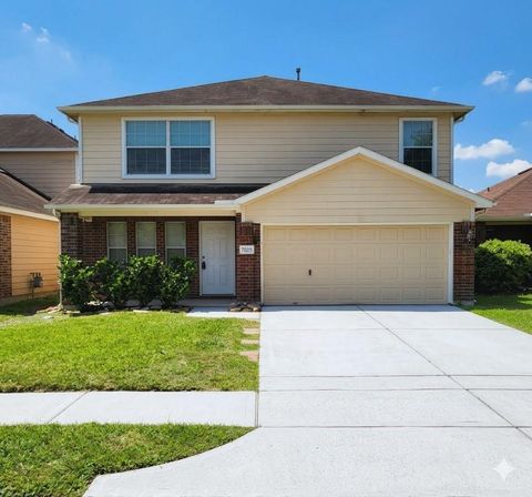 Photo of 5707 Saluda Creek Lane, Houston, TX 77085 (MLS # 22055425)