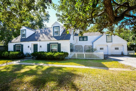 Photo of 1118 E Cedar Street, Angleton, TX 77515 (MLS # 42514652)