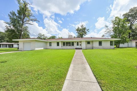 Photo of 1604 Shady Oaks Drive, Conroe, TX 77301 (MLS # 11848779) Photo of 1604 Shady Oaks Drive, Conroe, TX 77301 (MLS # 11848779)