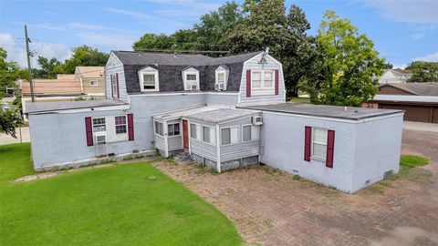 Multifamily For Sale - 317 W Lewis Street<br/> Conroe, TX 77301