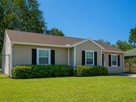 Photo of 4406 Dacca Drive, Houston, TX 77047 (MLS # 97016785)