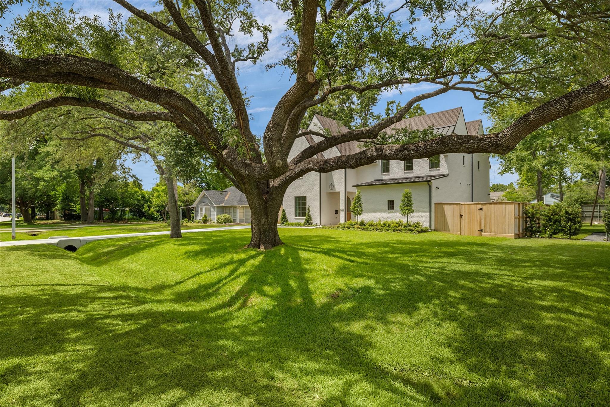 822 W 31st Street