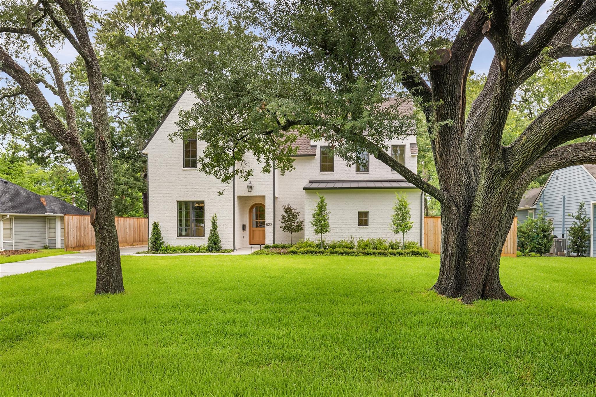 822 W 31st Street