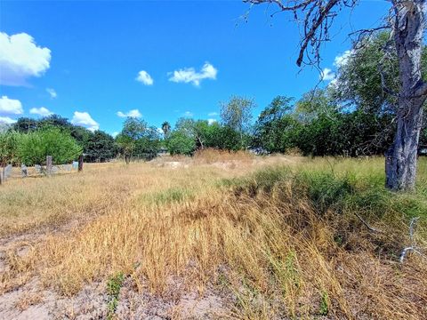 Photo of 1200 W Crockett Street, Beeville, TX 78102 (MLS # 2786064)