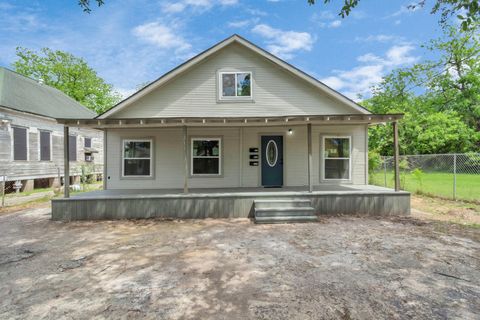 Photo of 211 Stiles Street #B, Houston, TX 77011 (MLS # 85584578)