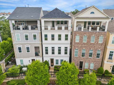 Photo of 827 Dunleigh Meadows Lane Lane, Houston, TX 77055 (MLS # 10636424)