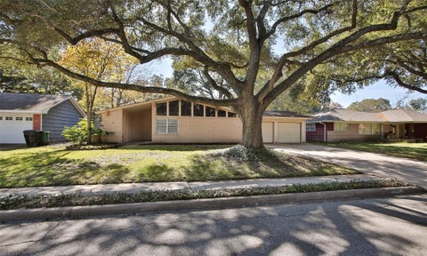 Photo of 4609 Kinglet Street, Houston, TX 77035 (MLS # 23318226)