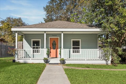 Photo of 7933 Elwood Street, Houston, TX 77012 (MLS # 50800966)