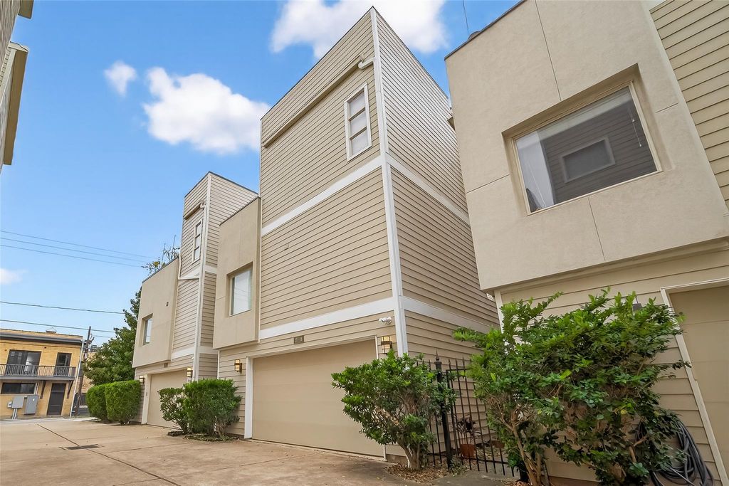 Photo of 1510 Crockett Street #B, Houston, TX 77007 (MLS # 61627783)