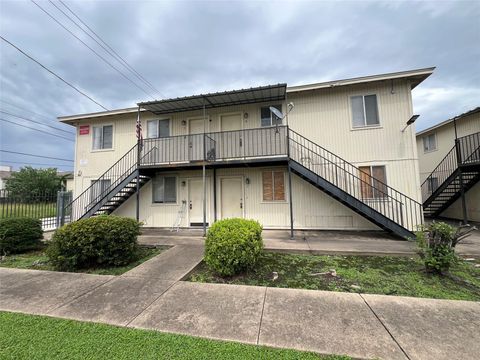 Apartment For Rent - 1201 Gillette Street #4<br/> Houston, TX 77019
