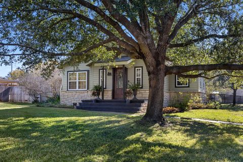 Photo of 1506 E Washington Ave Ave, Navasota, TX 77868 (MLS # 32766526)