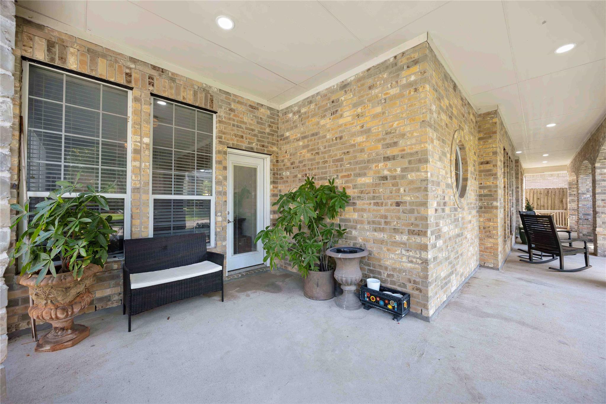 259 W Thorn Way