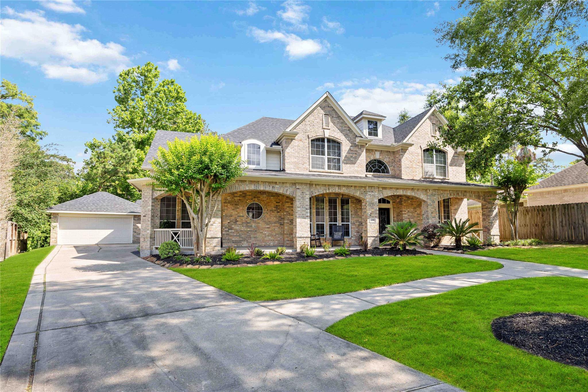 259 W Thorn Way