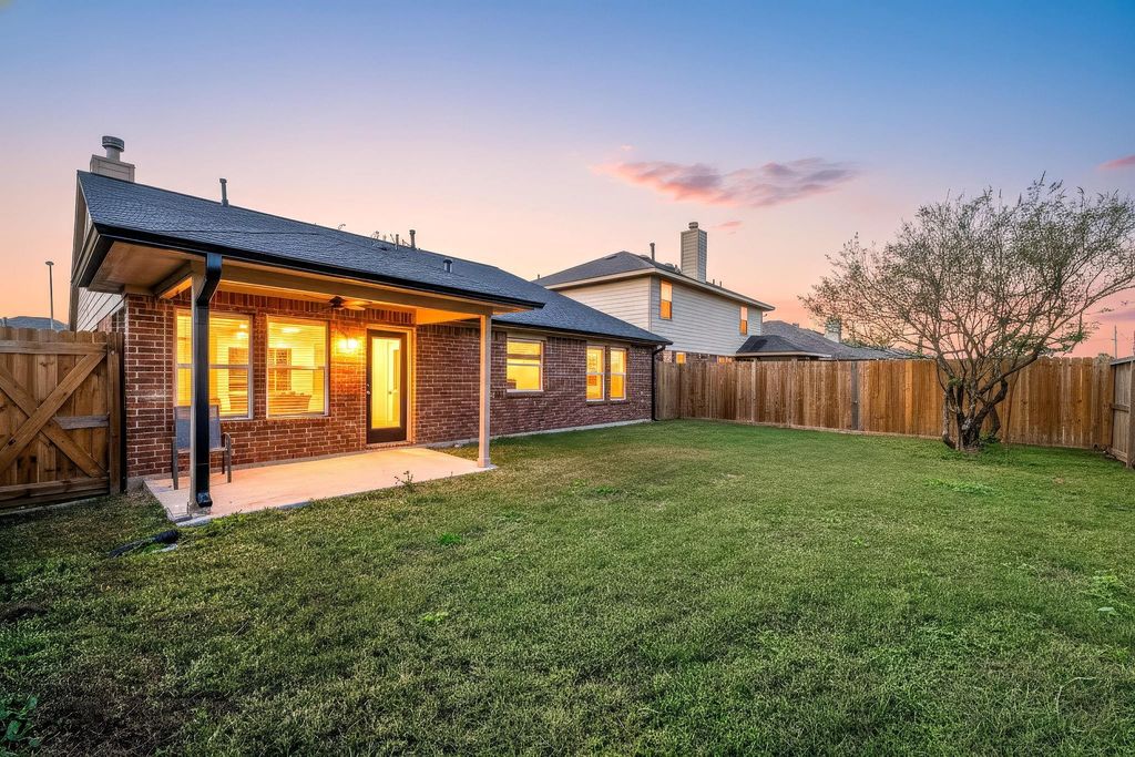 Photo of 12006 Champions Walk Lane, Houston, TX 77066 (MLS # 6659976)