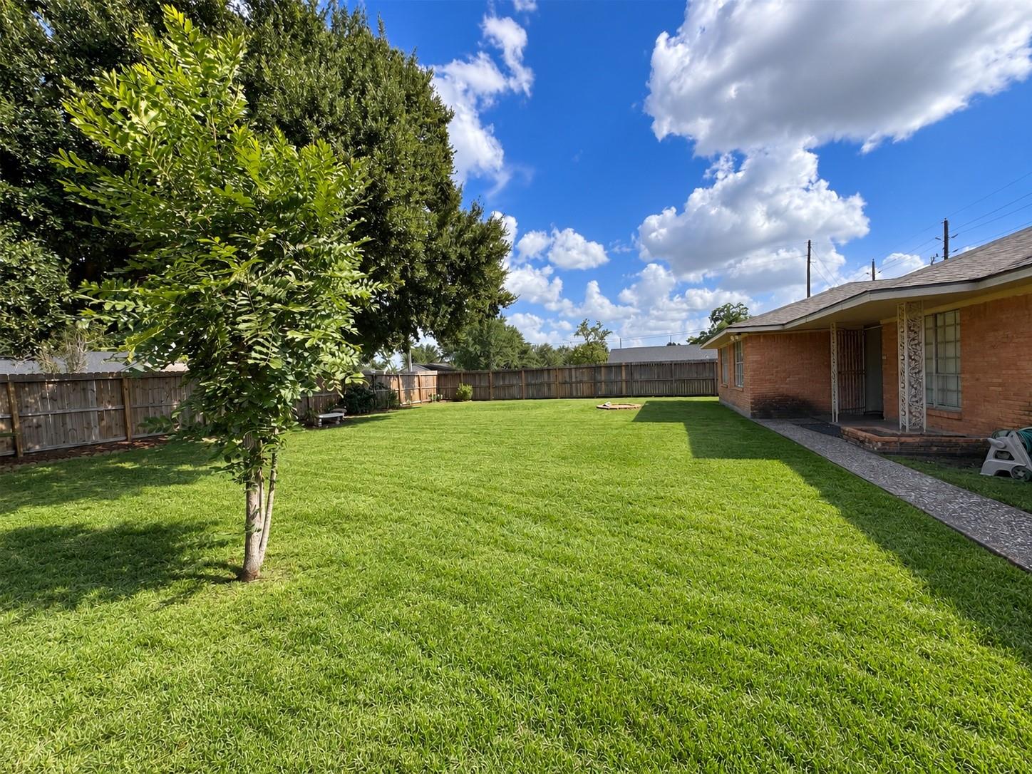 5523 Sweetbay Lane