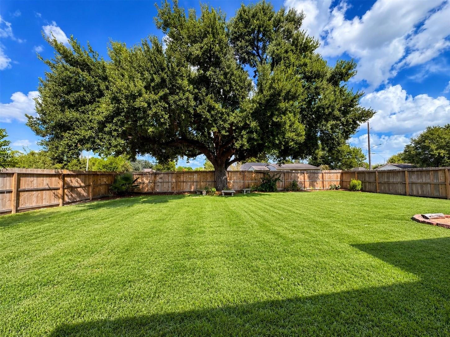5523 Sweetbay Lane
