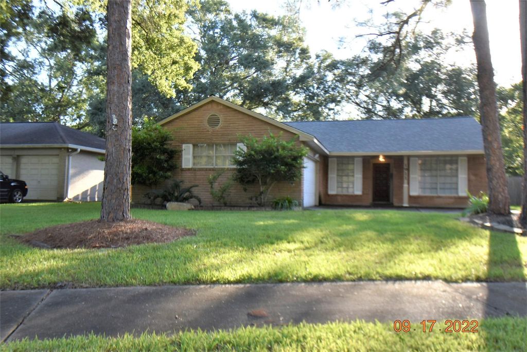 Photo of 1911 Westlake Road, Houston, TX 77062 (MLS # 86826738)