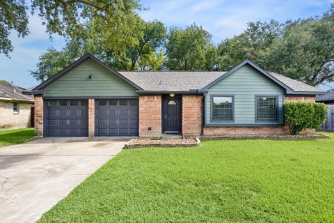 Photo of 1605 Cypress Hollow Street, Friendswood, TX 77581 (MLS # 84389675)