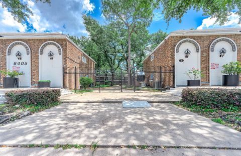 Photo of 6405 Westward Street #72, Houston, TX 77081 (MLS # 70191611)