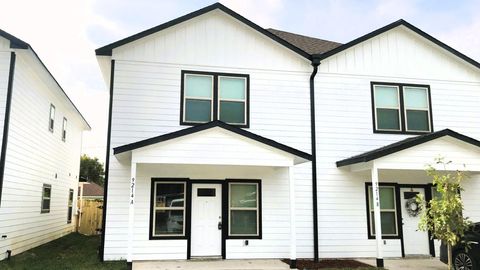 Photo of 9214 Nyssa Avenue #B, Houston, TX 77078 (MLS # 68180888)