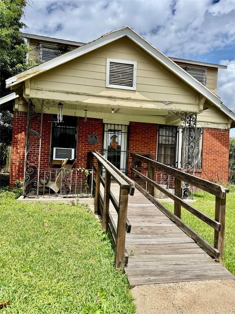 Photo of 105 Dresden Street, Houston, TX 77012 (MLS # 12012834)