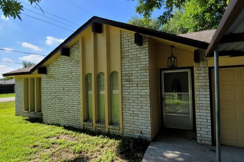 Photo of 11001 Sherry Lane, Houston, TX 77041 (MLS # 840599)