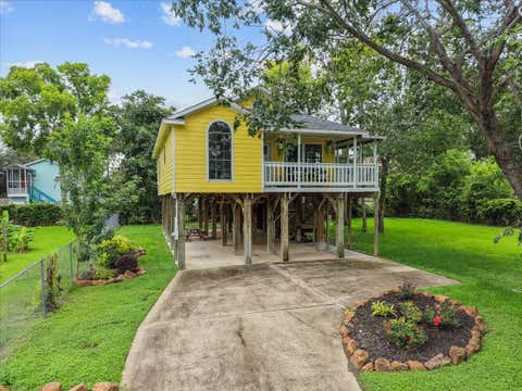 Photo of 310 Lakeside Drive, Kemah, TX 77565 (MLS # 81164189)