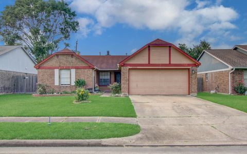 Photo of 10829 E Linwood Drive, La Porte, TX 77571 (MLS # 97014074) Photo of 10829 E Linwood Drive, La Porte, TX 77571 (MLS # 97014074)