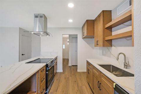 Photo of 5007 Ridgecreek Drive, Houston, TX 77053 (MLS # 71355546)