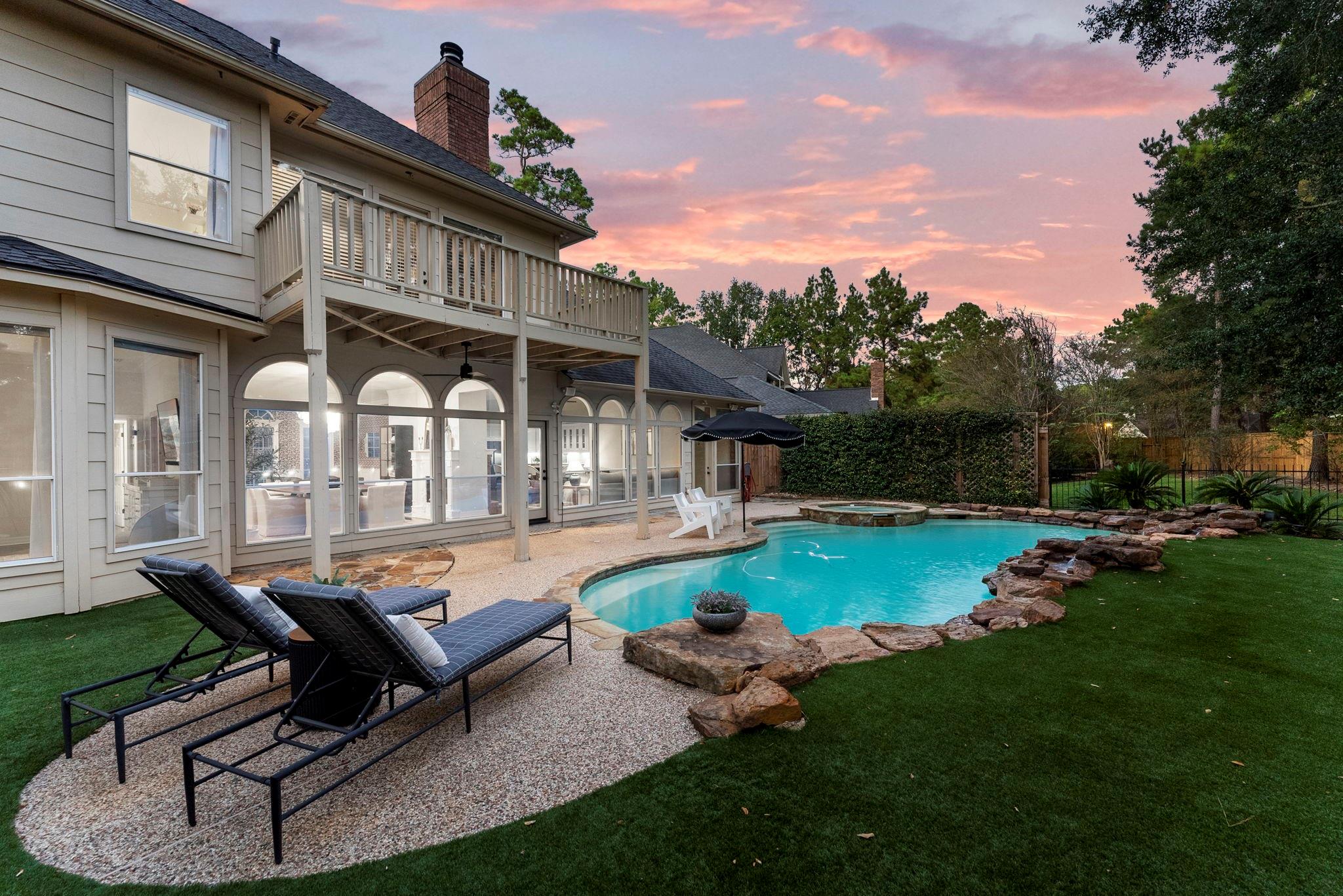 10 E Lakemist Circle