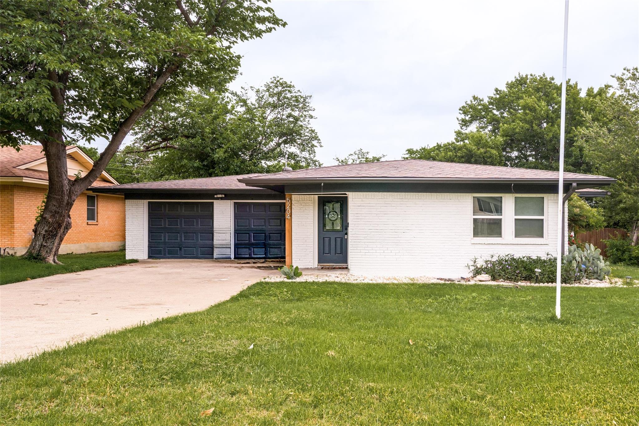 5204 Trail Lake Drive