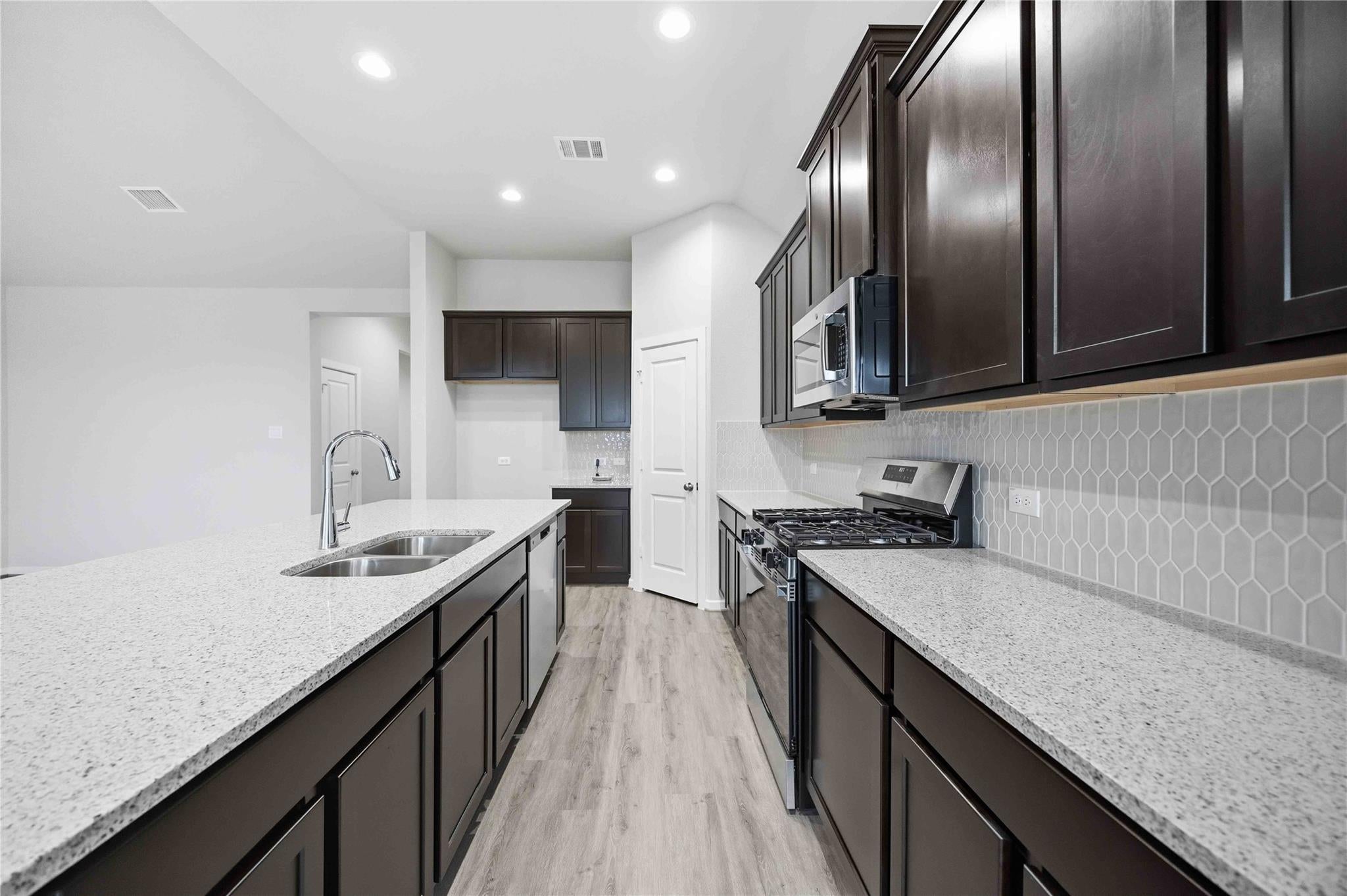 2512 Seneca Lake