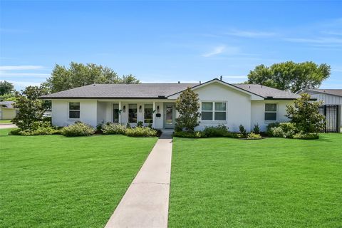 Photo of 2503 Stoney Brook Drive, Houston, TX 77063 (MLS # 35058692)