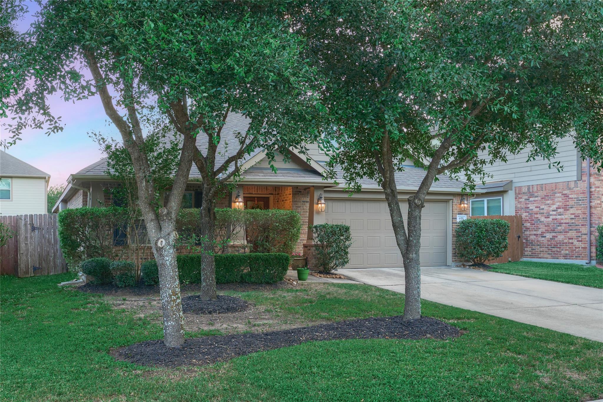 655 Oak Circle Drive E