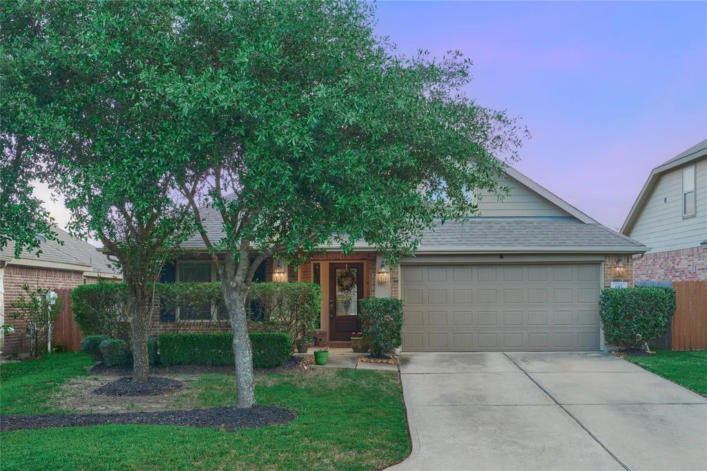 Photo of 655 Oak Circle Drive E, Conroe, TX 77301 (MLS # 60787151)