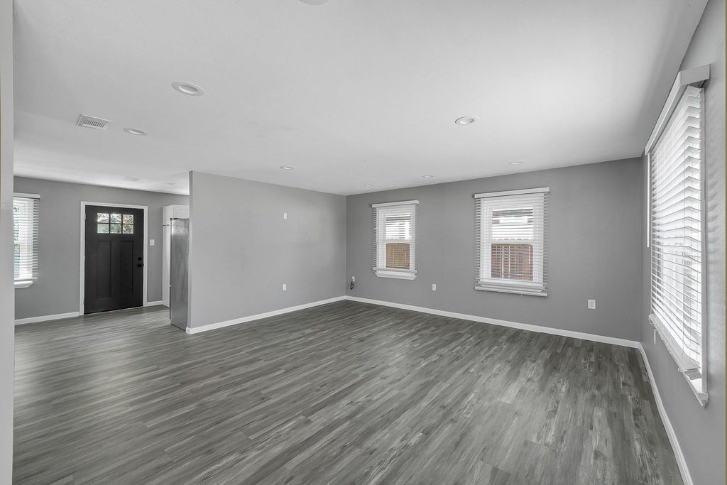 Photo of 7323 Farnsworth Street, Houston, TX 77022 (MLS # 52184393)