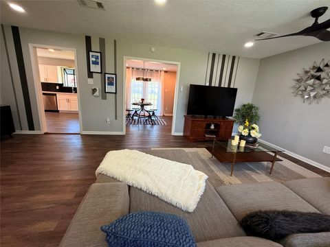 Tiny photo for 749 County Road 774, Buna, TX 77612 (MLS # 9179905)