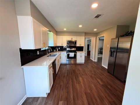 Tiny photo for 749 County Road 774, Buna, TX 77612 (MLS # 9179905)