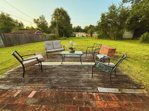 Tiny photo for 749 County Road 774, Buna, TX 77612 (MLS # 9179905)