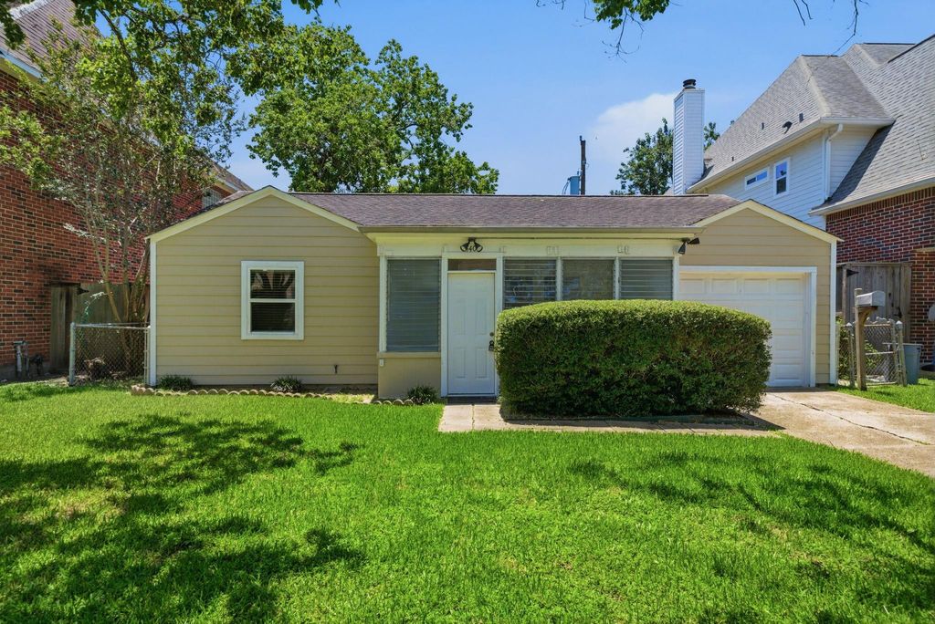 Photo of 4403 Cynthia Street, Bellaire, TX 77401 (MLS # 37632997)