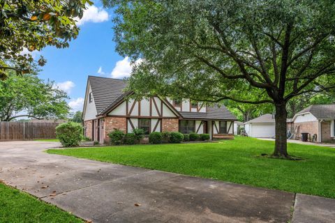 Photo of 12902 Maxim Drive, Houston, TX 77065 (MLS # 40420717)