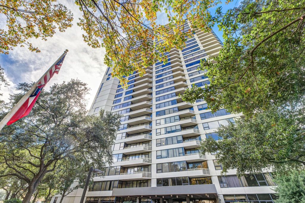 Photo of 15 Greenway Plaza #5C, Houston, TX 77046 (MLS # 54838909)